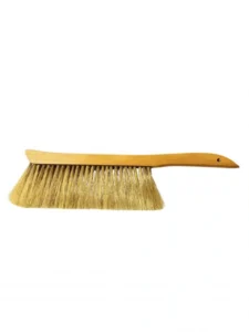 Biborste med 35 cm långt träskaft och 7 cm långa naturborst, perfekt för biodling.