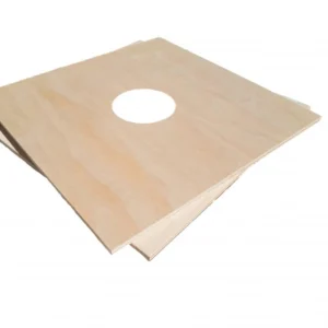 Foderplatta i trä 450x450 mm med hål i mitten för utfodring i LN-bikupa