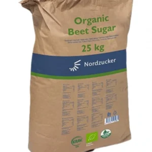 Papperssäck med texten "Organic Beet Sugar 25 kg" och KRAV/EU-ekomärkning